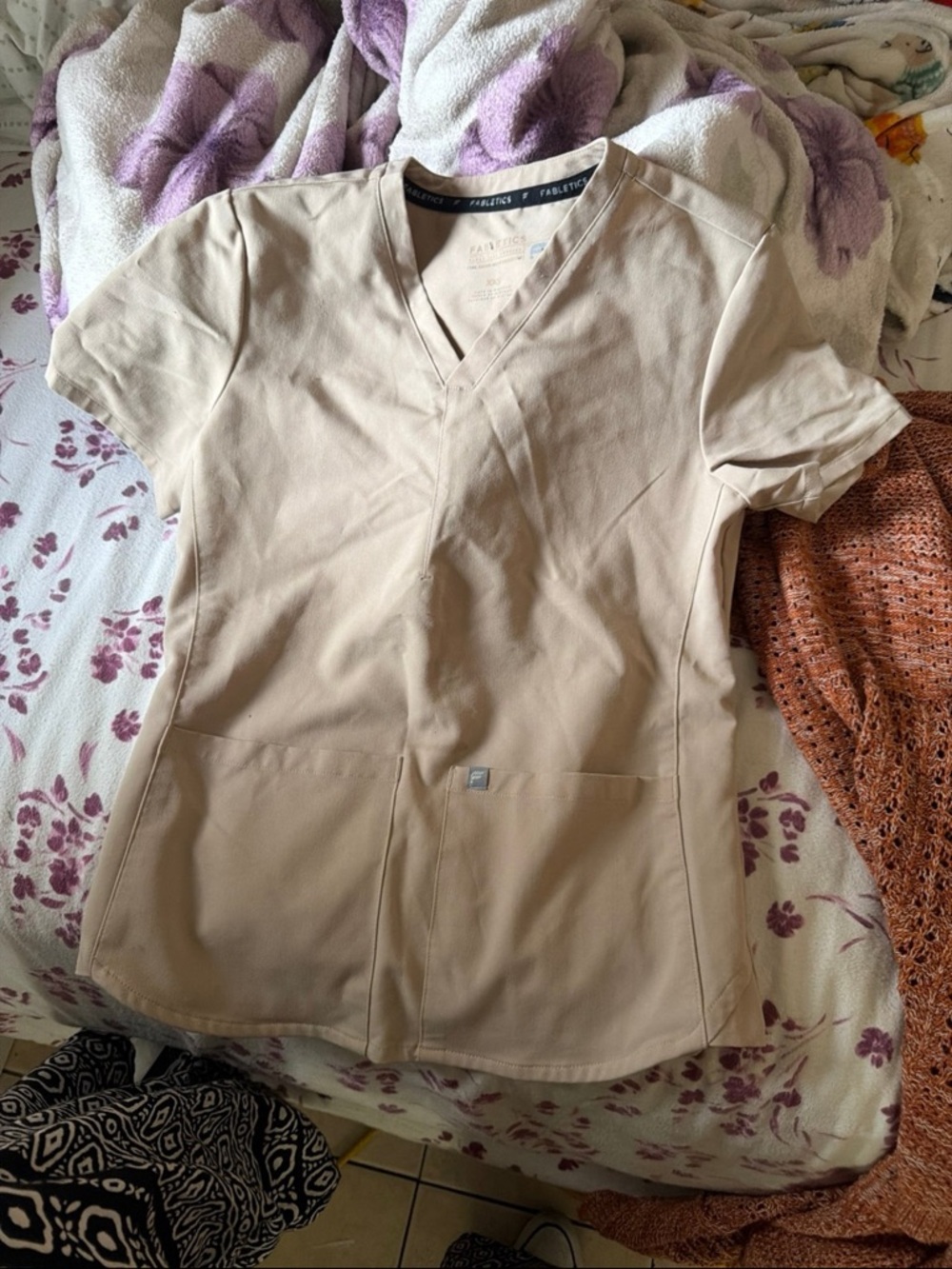 Fabletics scrubs - Picture 3 of 4
